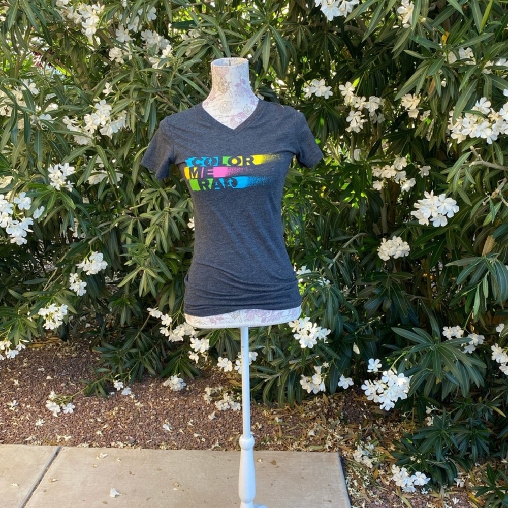 GUC Color Me Rad Graphic V-Neck Tee Dark Gray Sz S Fun Neon Race Shirt